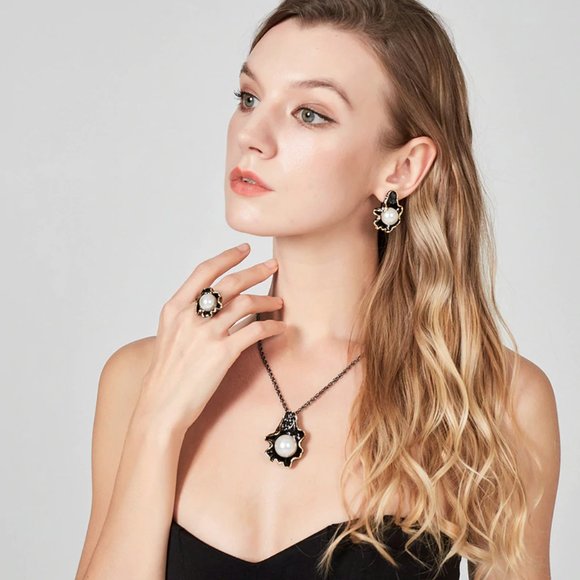 Italian Jewelry Back White Pearl Ring - Picture 9 of 15